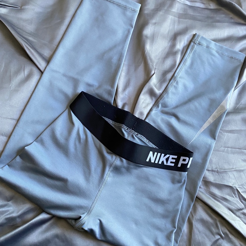 Grey Nike Pro Ankle Crop Leggings